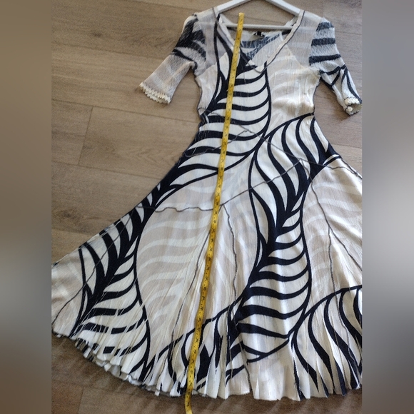 NWOT Komarov Crinkle Dress Small Short Sleeve V-Neck Flared Skirt - Picture 7 of 8